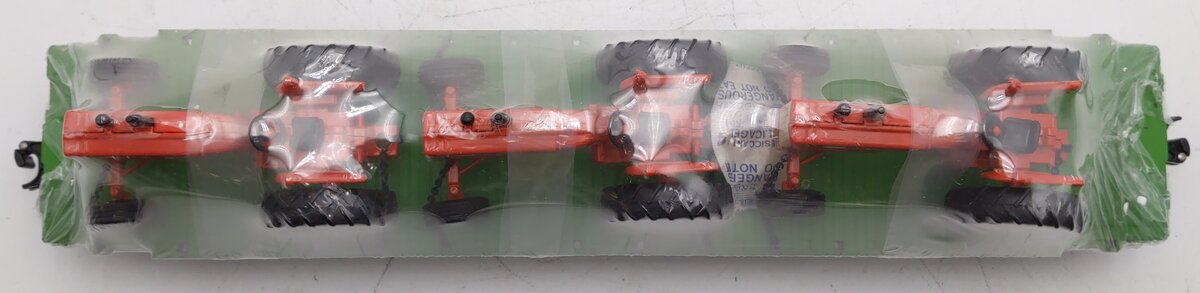 Right-of-Way 613168 O Scale BN Flatcar w/ 3 Tractor Load #613168 NIB