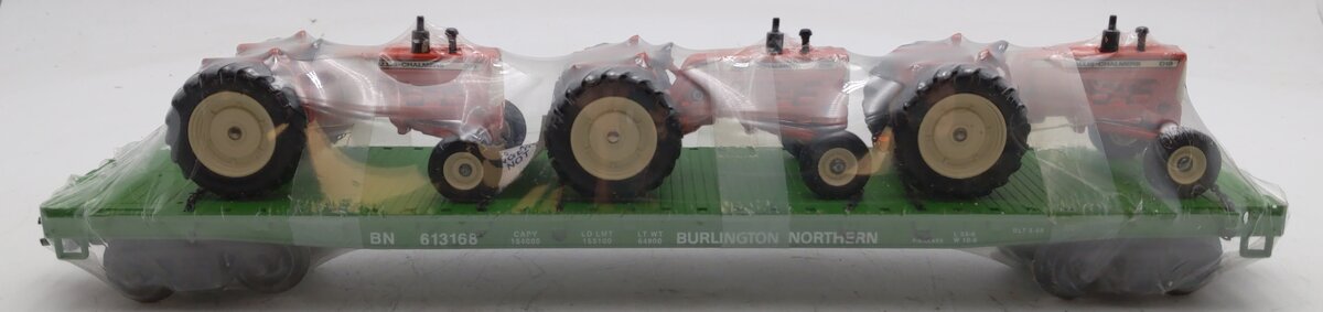 Right-of-Way 613168 O Scale BN Flatcar w/ 3 Tractor Load #613168 NIB