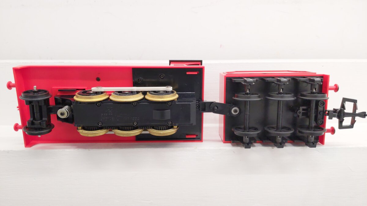 Lionel 8-85121 James the Red Steam Locomotive and Tender #5 EX/Box