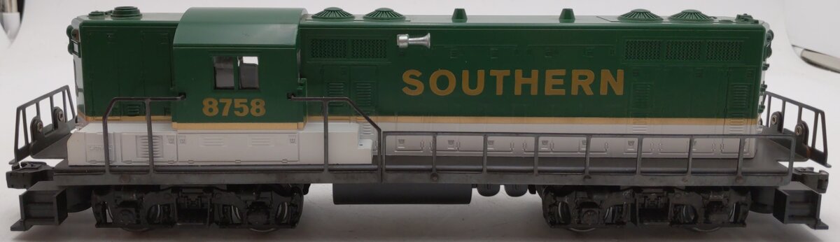 Lionel 6-8758 O Gauge Southern GP-7 Dummy Diesel Locomotive EX/Box