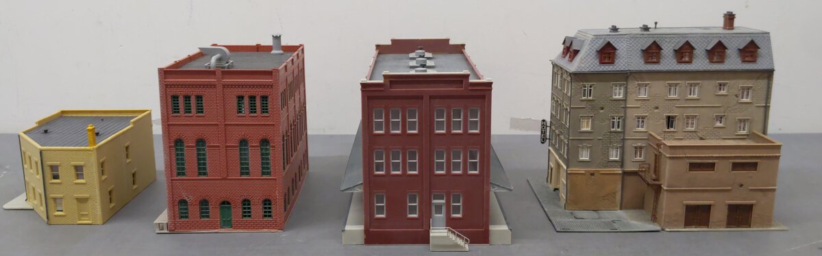 Assorted HO Scale Buildings [4] EX