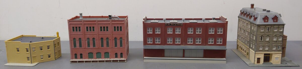 Assorted HO Scale Buildings [4] EX