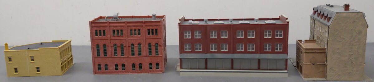 Assorted HO Scale Buildings [4] EX