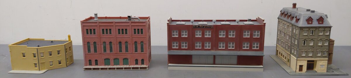 Assorted HO Scale Buildings [4] EX