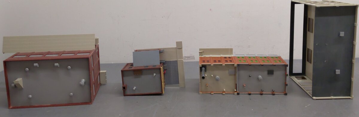 Assorted HO Scale Factory Buildings [4] EX