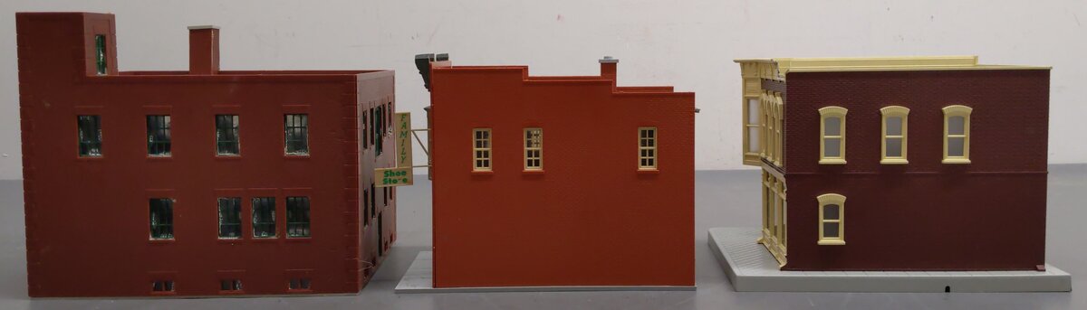 MTH & Walthers HO Assorted Buildings [3] VG