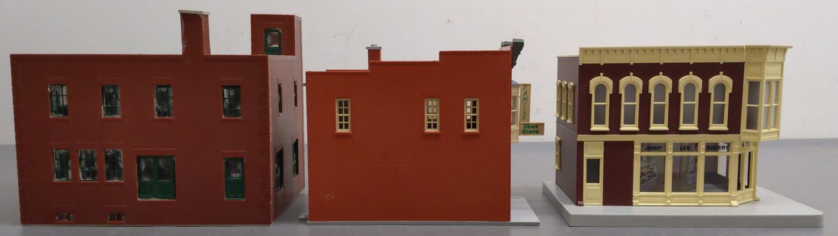 MTH & Walthers HO Assorted Buildings [3] VG