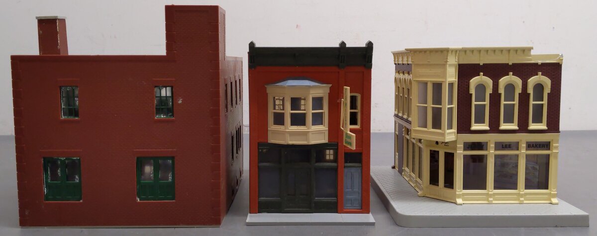 MTH & Walthers HO Assorted Buildings [3] VG