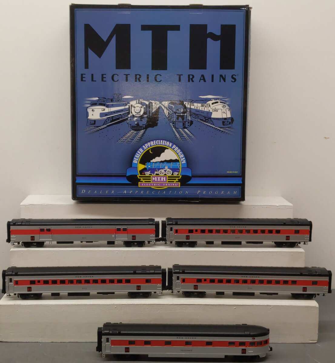 MTH 20-80003C O Gauge New Haven 70' Streamlined Passenger 5-Car Set EX/Box