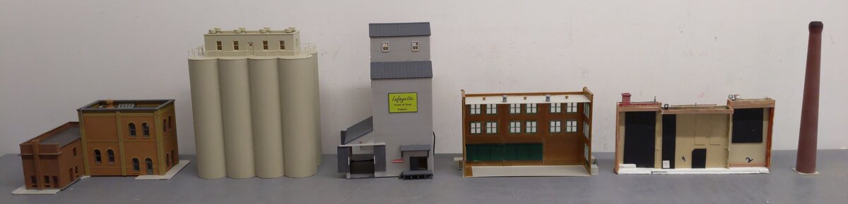 Assorted HO Scale Factory Buildings [6] EX