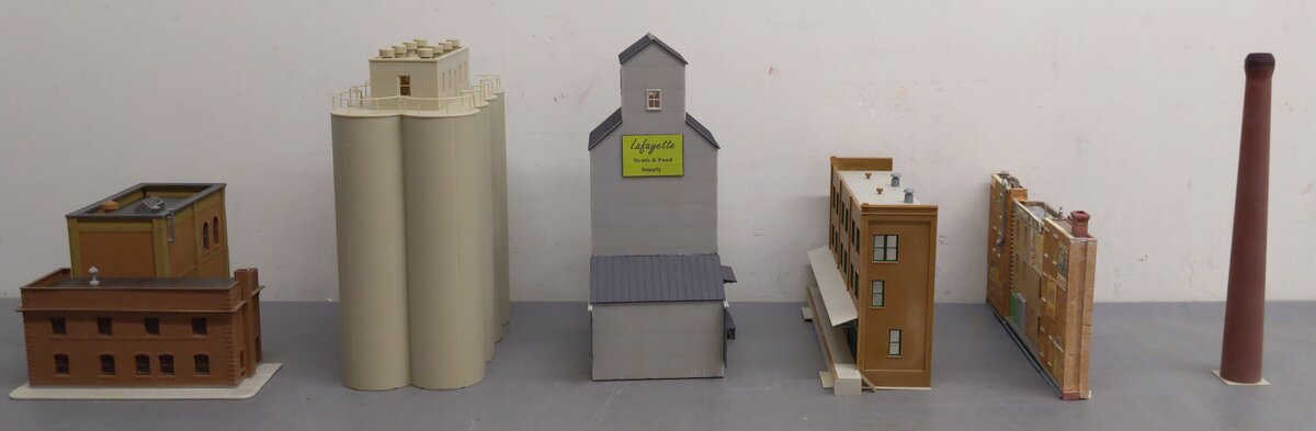 Assorted HO Scale Factory Buildings [6] EX