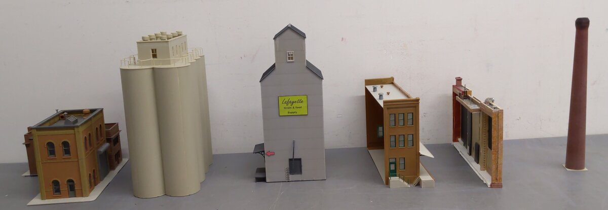 Assorted HO Scale Factory Buildings [6] EX