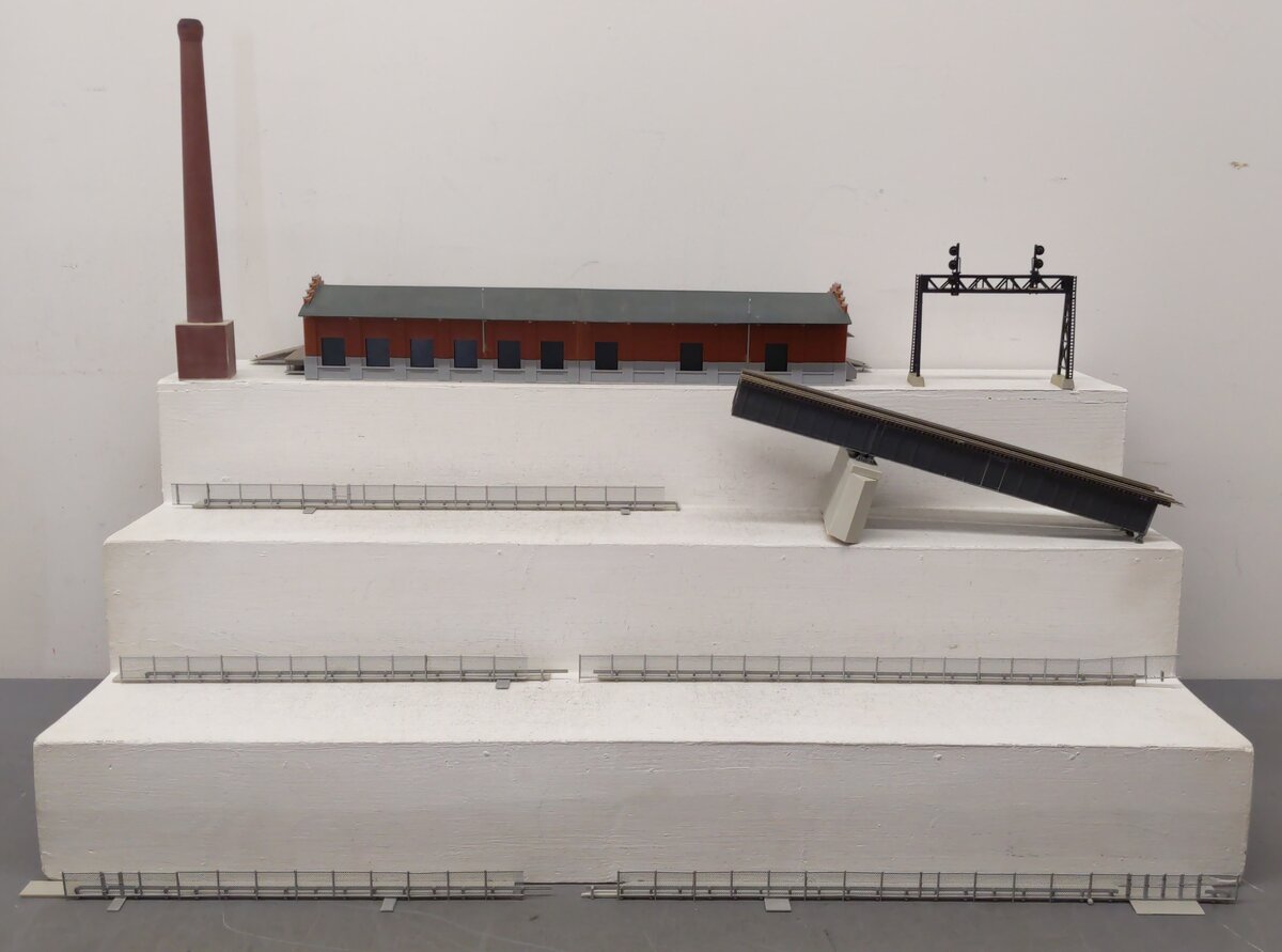 Assorted HO Scale Factory Buildings & Accessories [9] EX