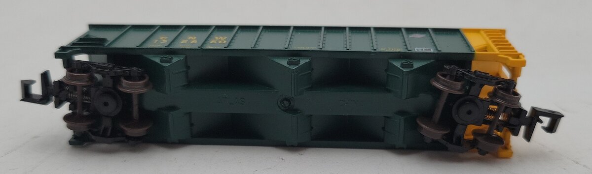 Atlas 32931 N Scale Chicago & Northwestern 3-Bay Hopper #135850 LN/Box
