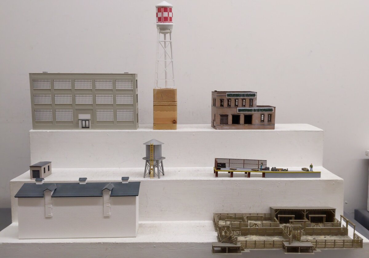 Assorted HO Scale Buildings & Accessories [8] EX