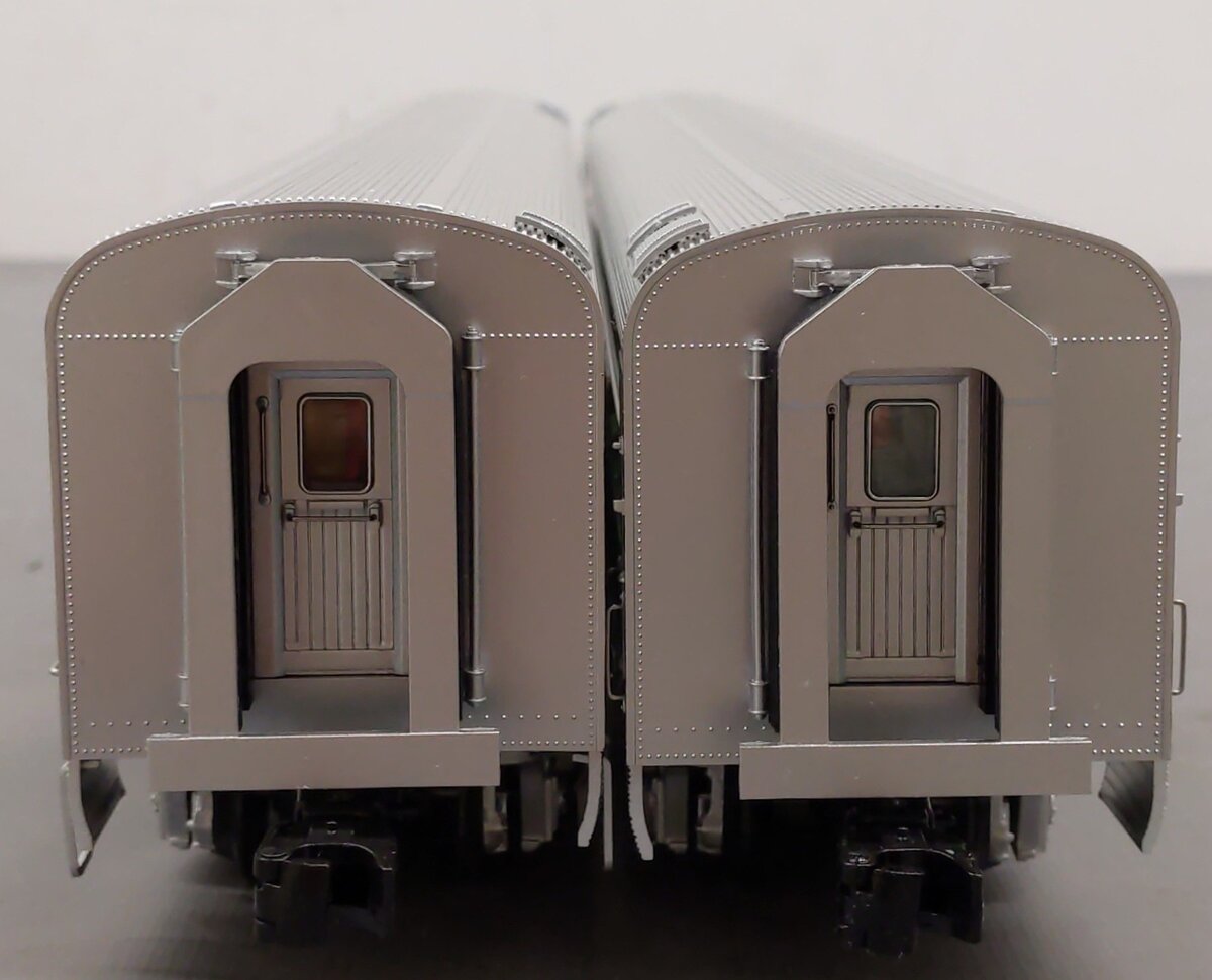 Lionel 2527200 O Lionel Lines 18'' Aluminum Passenger Car Set (Set of 2) LN/Box