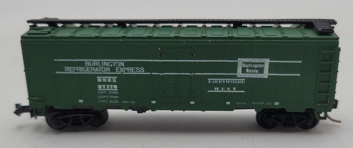 Minitrix 3246 N Scale Burlington Reefer Car #67170 EX/Box