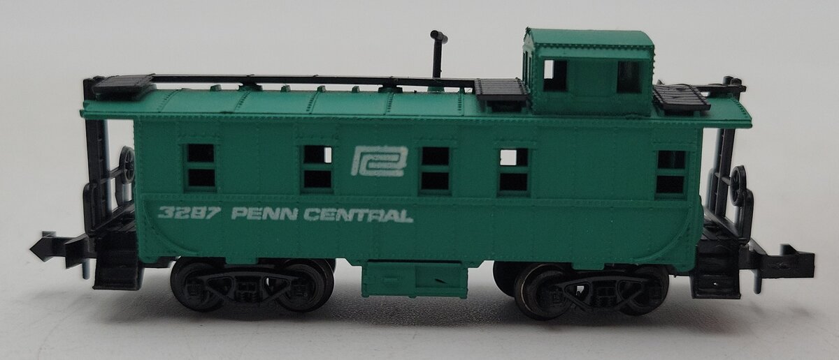Trix 3267 N Scale Penn Central Cupola Caboose LN/Box