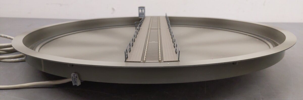 Walthers 933-2829 HO Scale Modern 130' Turntable Cornerstone Built-Up Series EX/Box