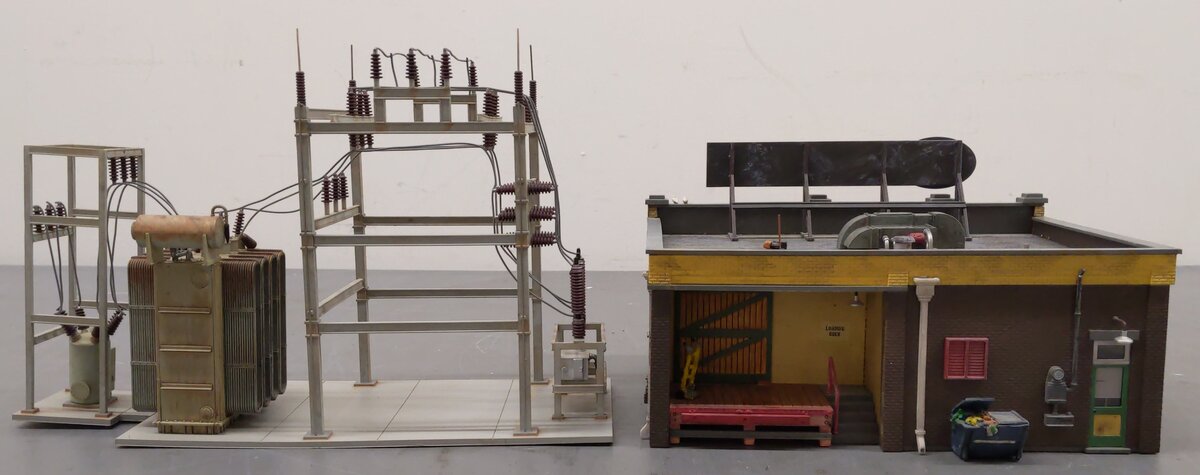 Landmark Structures & Other HO Scale Assorted Accessory Buildings [2] VG