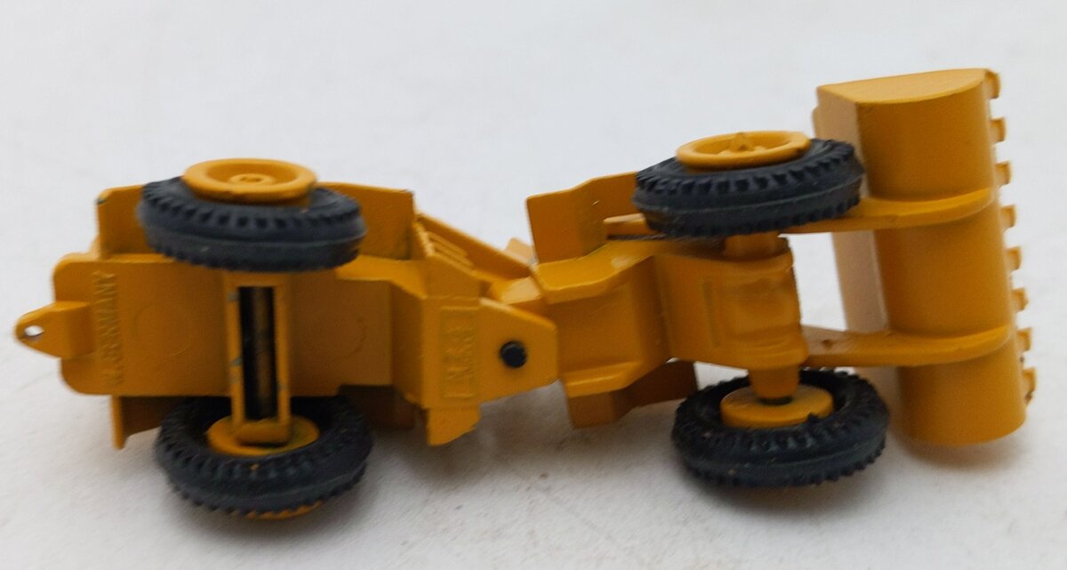 N Scale Die-Cast Construction Tractor LN