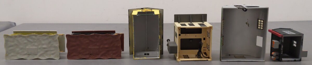 Lionel & Other HO Assorted Accessory Buildings [6] VG