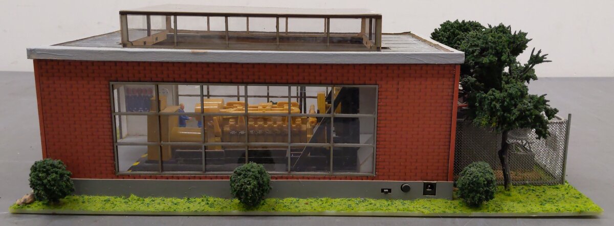 Menards 279-3051 O Scale Menards Power and Light Building VG