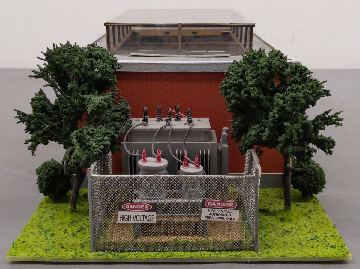 Menards 279-3051 O Scale Menards Power and Light Building VG