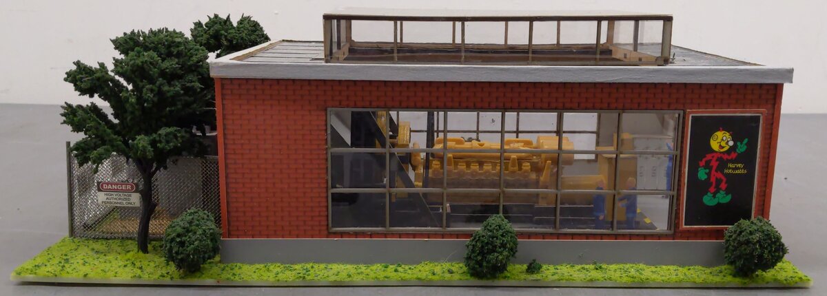 Menards 279-3051 O Scale Menards Power and Light Building VG