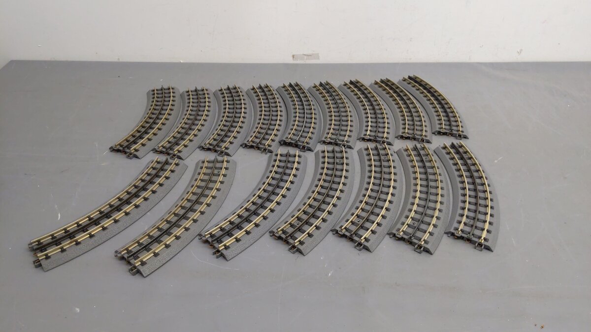 MTH 40-1002 MTH Real Trax 031 Curved Sections (16) VG