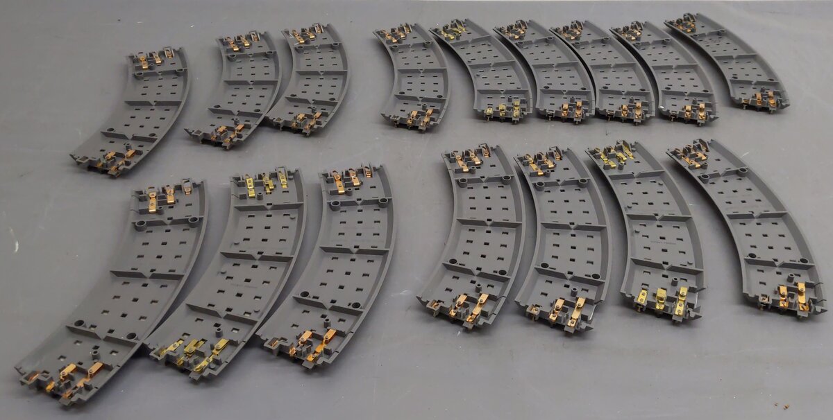 MTH 40-1002 MTH Real Trax 031 Curved Sections (16) VG