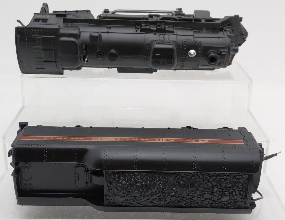 Lionel 6-8305 O Gauge Milwaukee 4-4-2 Steam Locomotive & Tender EX