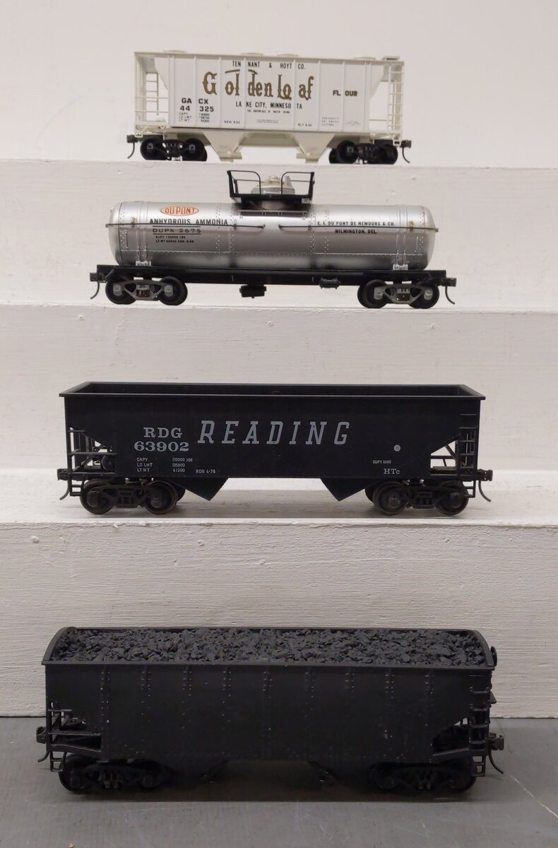 O Scale 2-Rail Assorted Freight Cars: 2675, 63902, 44325  [4] VG