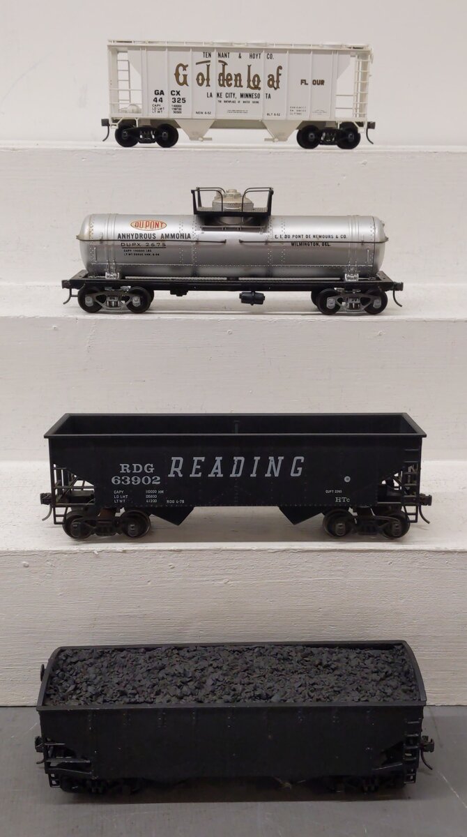 O Scale 2-Rail Assorted Freight Cars: 2675, 63902, 44325  [4] VG