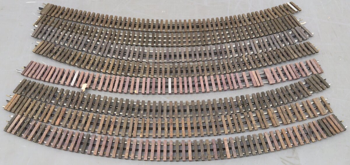 Ross Assorted O Gauge Curved Track Sections [8]