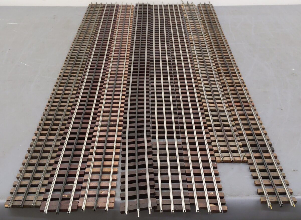 Assorted O Gauge Straight Track Sections [8]