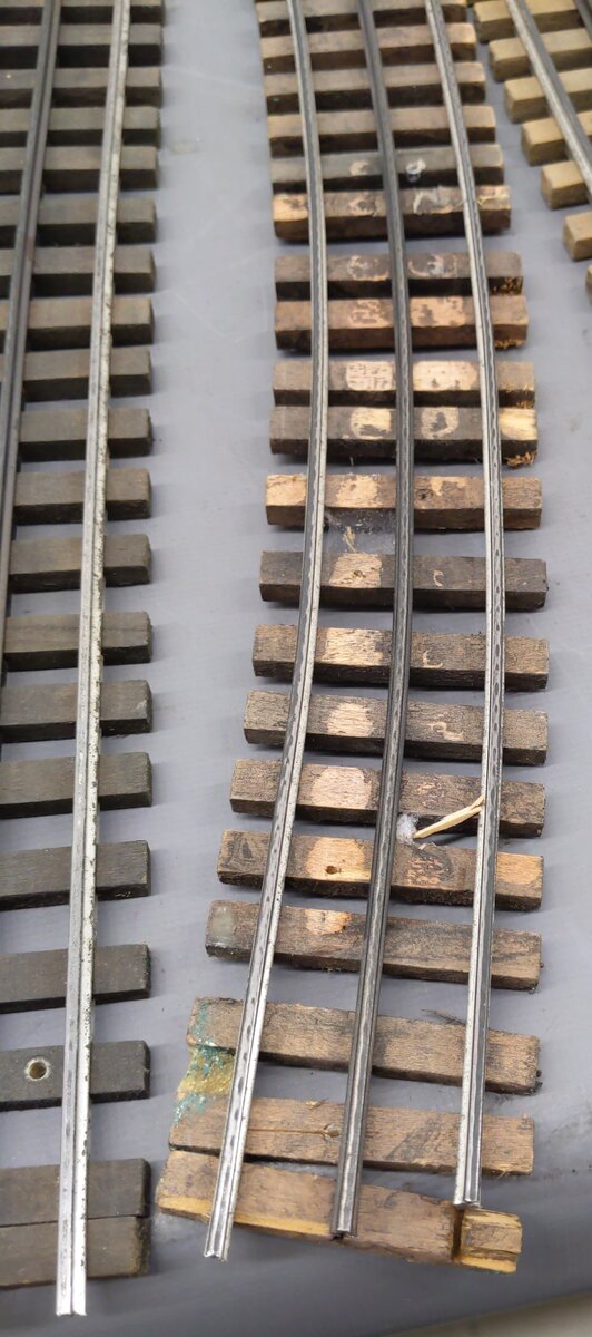 Assorted O Gauge Curved Track Sections [7]