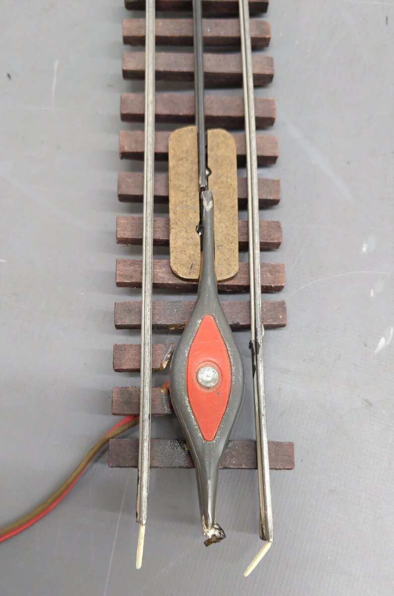 Assorted O Gauge Curved Track sections [6]