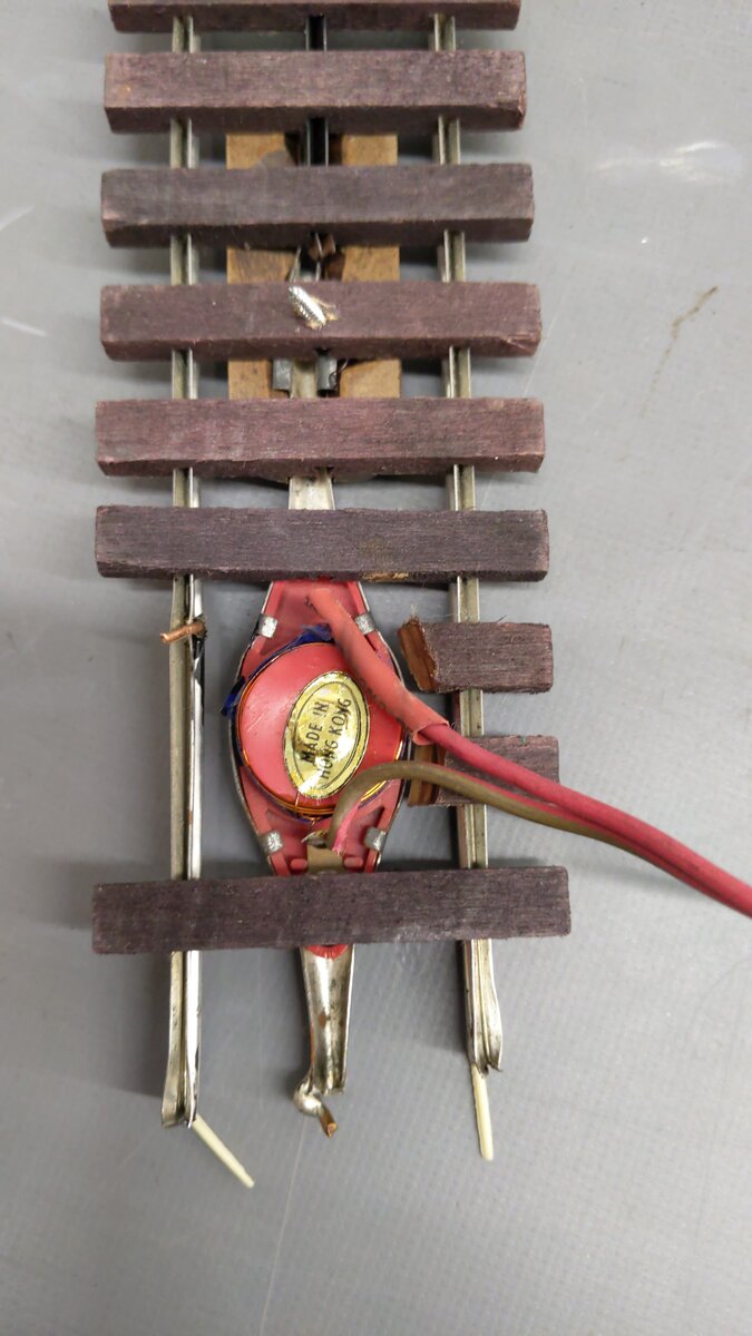 Assorted O Gauge Curved Track sections [6]