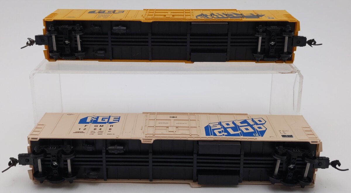 Athearn 2304 HO FGE 57' Reefer Cars -Assembled (Set of 2) EX/Box