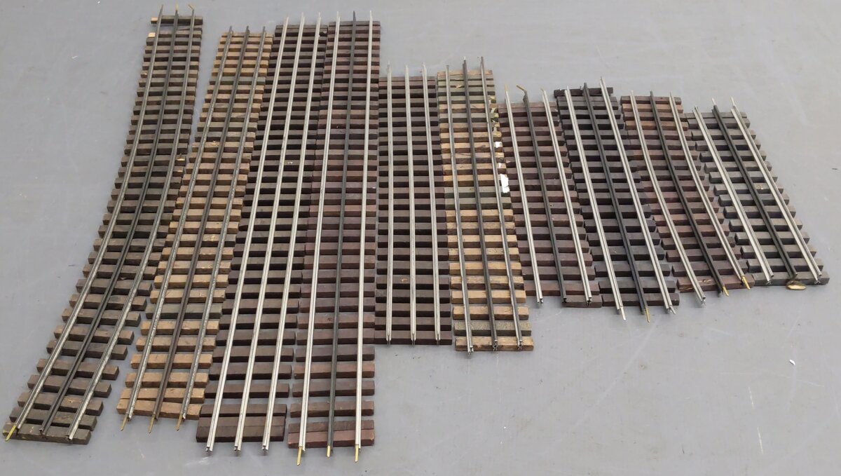 Assorted O Gauge Straight Track Sections [10]