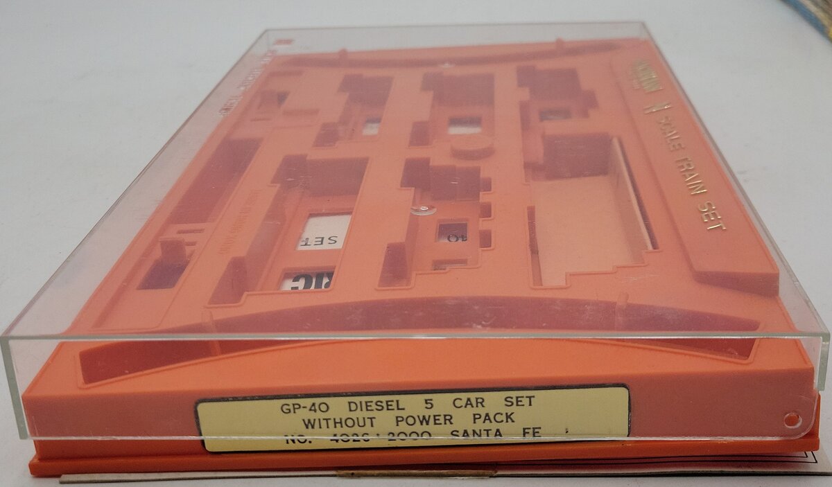 Bachmann 4026 N Santa Fe GP-40 Diesel 5 Car Set EX/Box