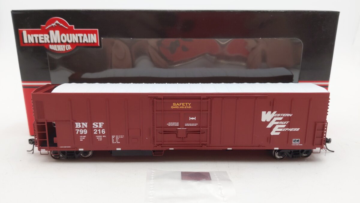 InterMountain 48811-02 HO Burlington Northern Santa Fe Refrigerator Car #799216 LN/Box