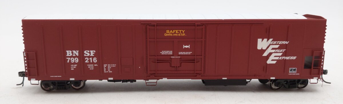 InterMountain 48811-02 HO Burlington Northern Santa Fe Refrigerator Car #799216 LN/Box