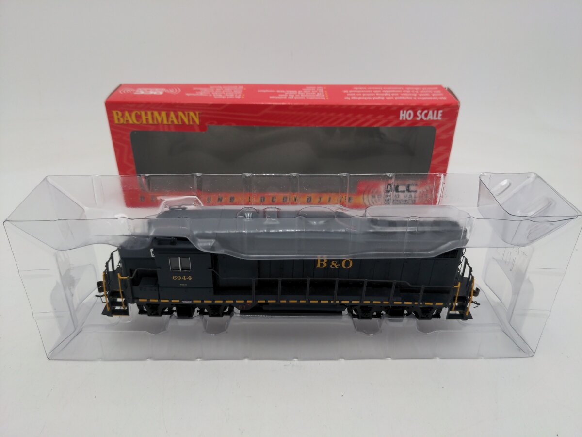 Bachmann 67601 HO Baltimore & Ohio EMD GP30 Diesel Loco #6944 w/ Sound & DCC LN/Box