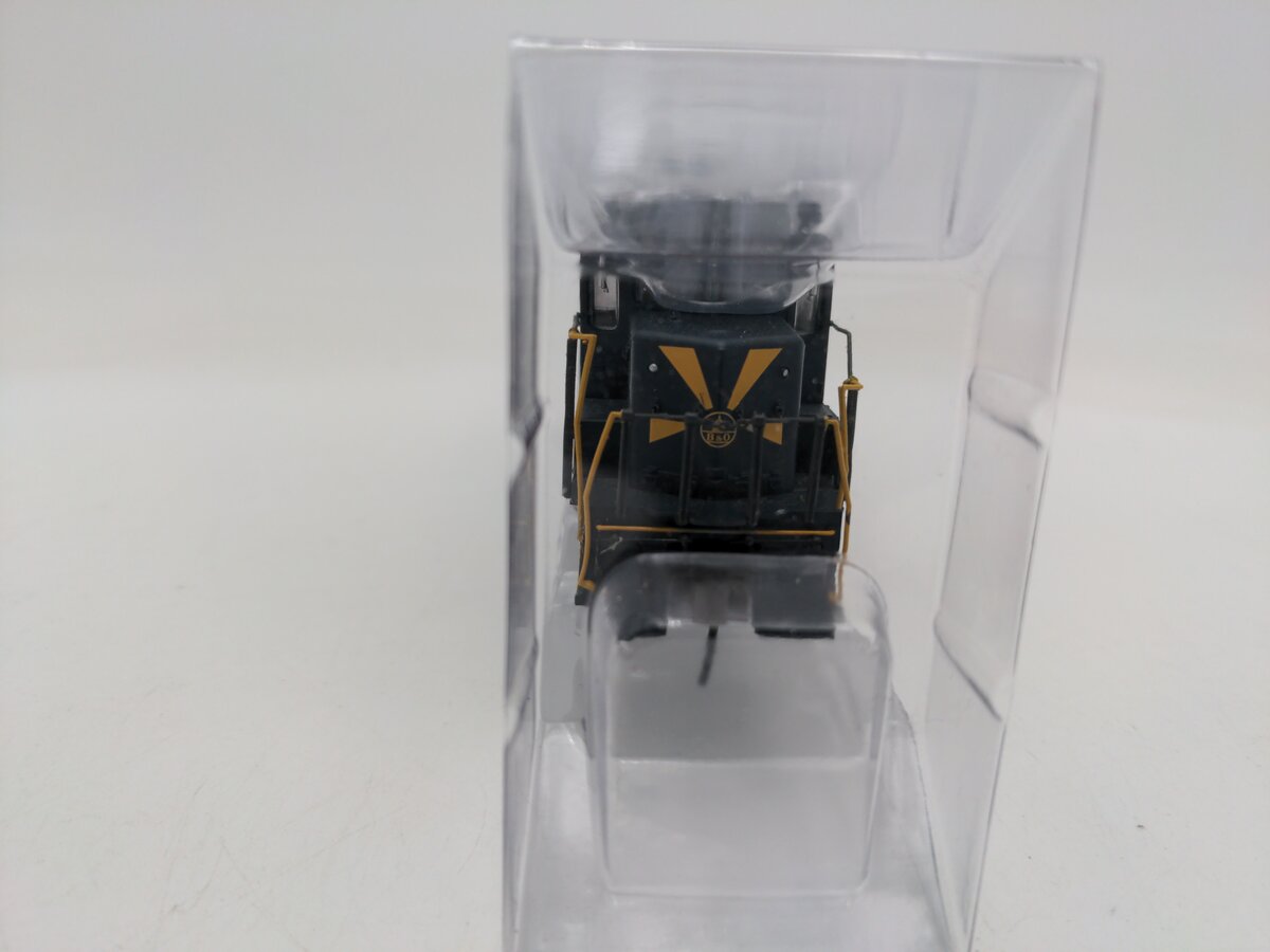 Bachmann 67601 HO Baltimore & Ohio EMD GP30 Diesel Loco #6944 w/ Sound & DCC LN/Box