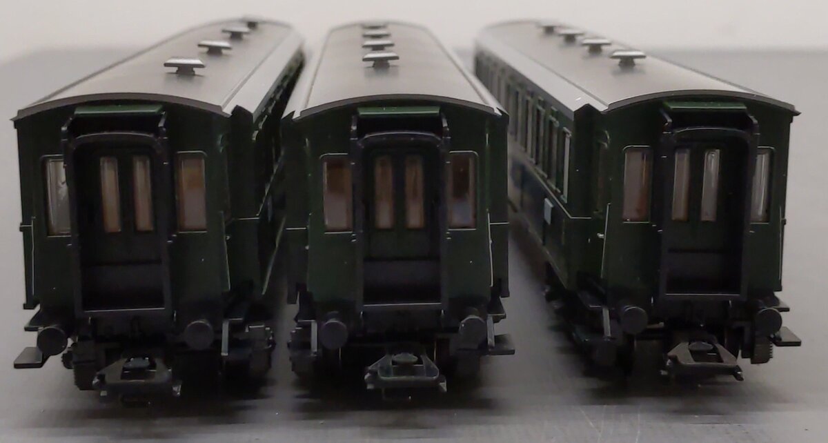 Marklin 42384 HO Scale SBB Old-Timer 3-Car Passenger Car Set EX/Box