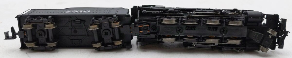 Spectrum 81171 N Santa Fe 2-8-0 Steam Locomotive and Tender #2516 LN/Box