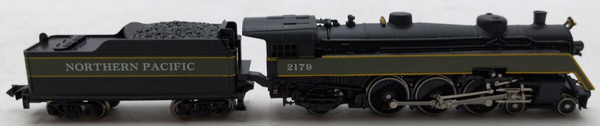 Model Power 87430 Northern Pacific 4-6-2 Semi-Streamliner Locomotive #2179 EX/Box