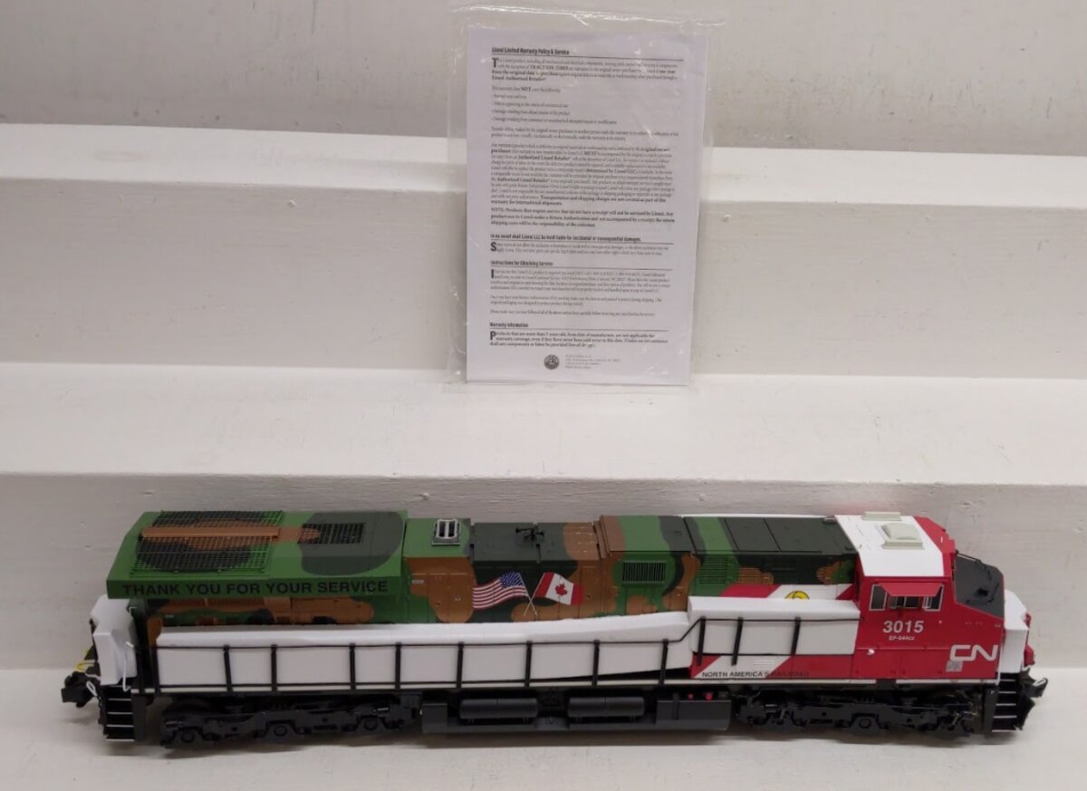 Lionel 2233499 O Canadian National Veterans Non-PWD ES44AC Diesel Loco #3015 LN/Box